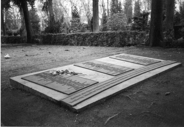 tl_files/bgw/lichtenrade/gedenkstaette-friedhof.jpg tl_files/bgw/lichtenrade/gedenkstaette-friedhof.jpg